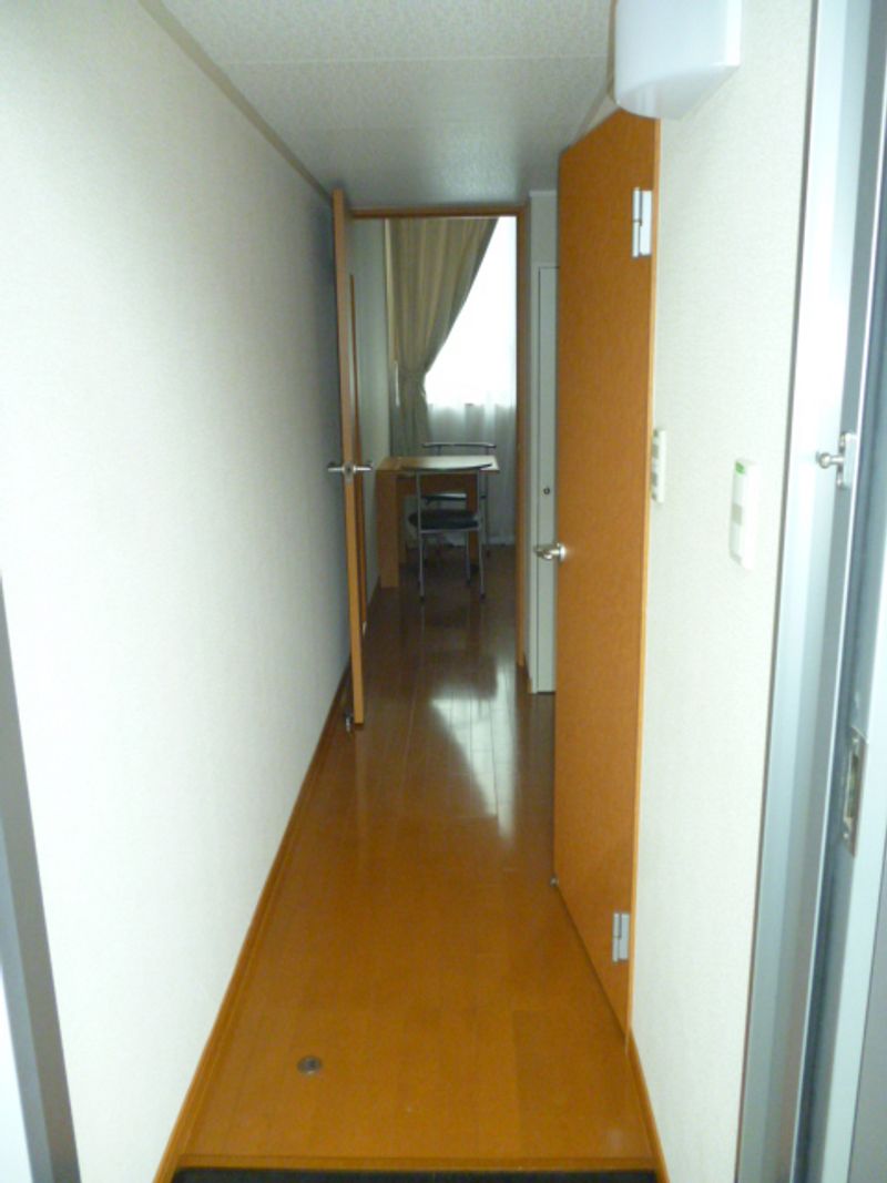 レオパレス光草 玄関
