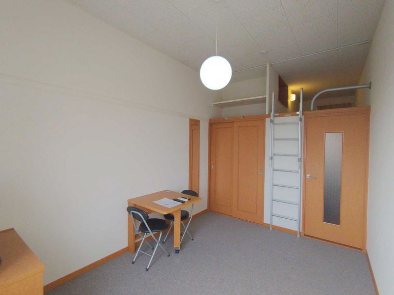 レオパレスパインズハイム 居間