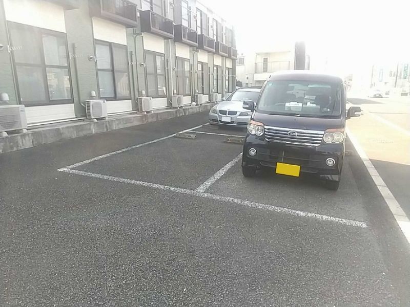 レオパレス中央Ⅱ 駐車場