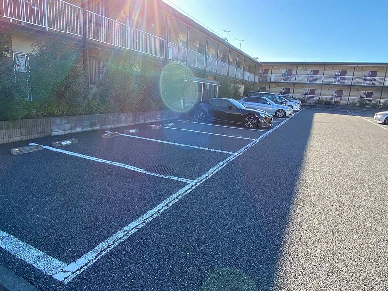 レオパレスオークガーデン 駐車場