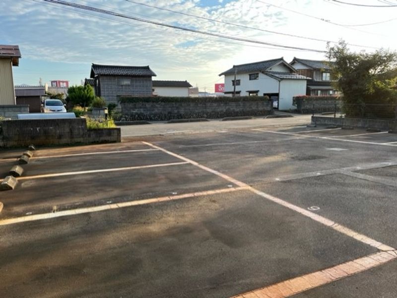 レオパレスアブリー 駐車場