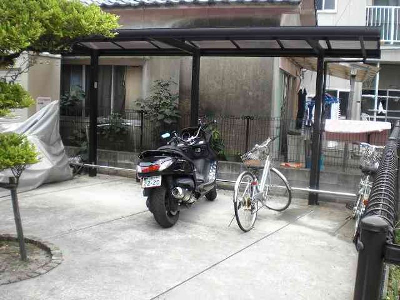 レオパレス秣野原 駐車場