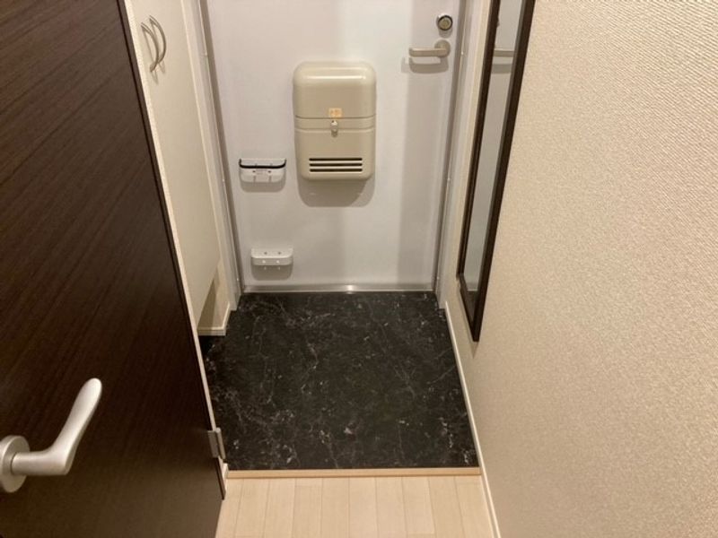 ミランダメルベーユ高坂 玄関