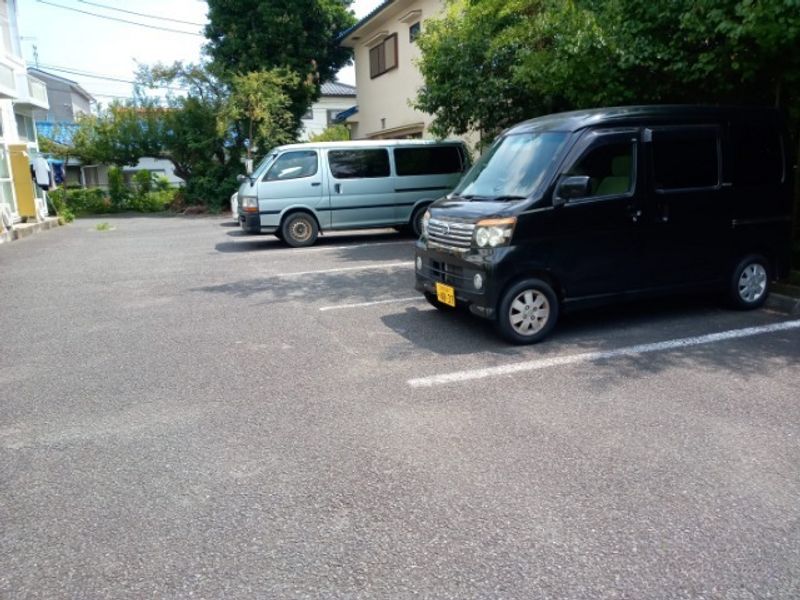 レオパレス広町 駐車場