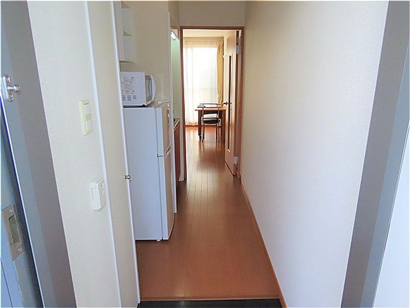 レオパレスエスポワールシャトー 玄関