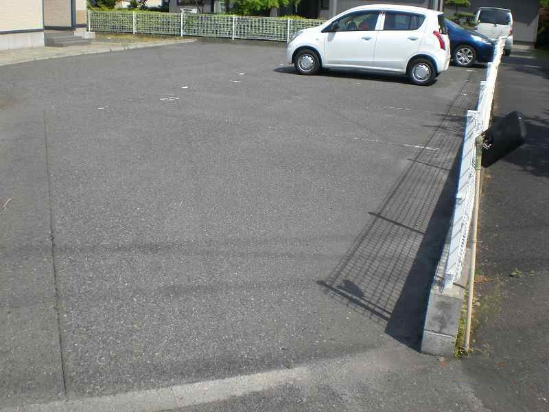 レオパレス白龍 駐車場