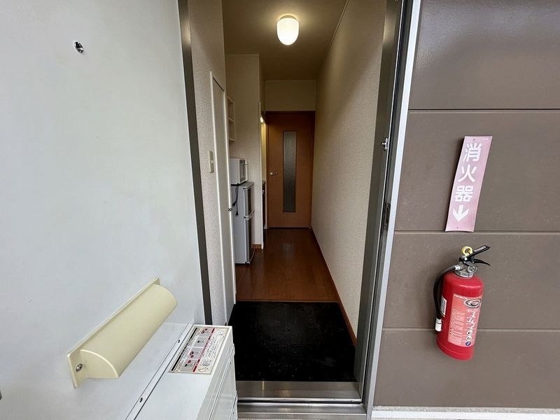レオパレスサンシャインⅡ 玄関