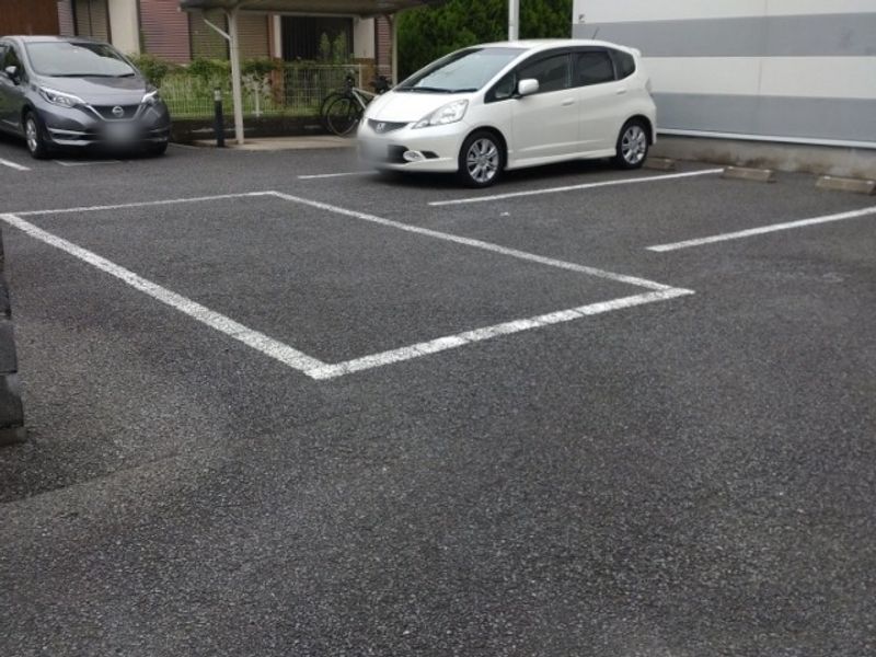 レオパレストゥルヌソルⅡ 駐車場