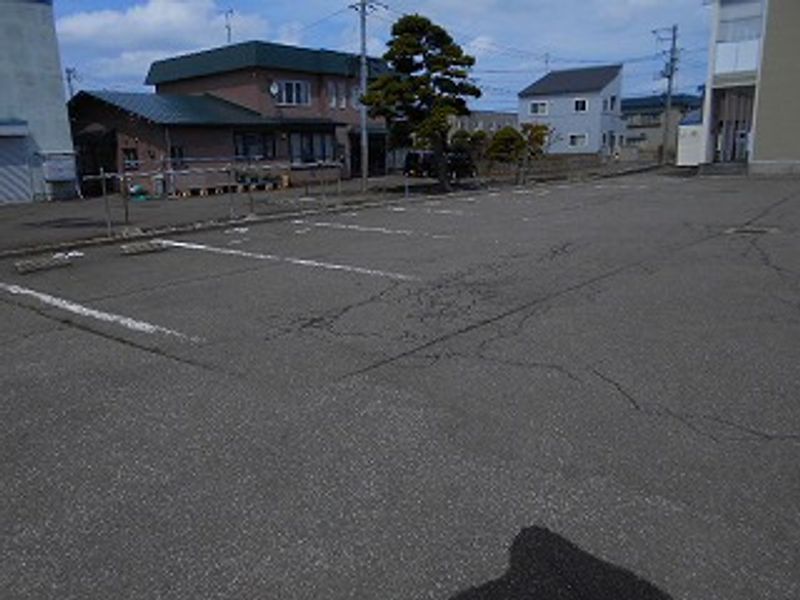 レオパレスウェストタウン 駐車場