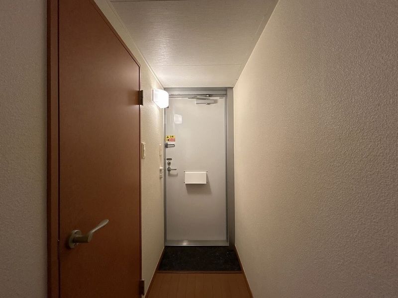 レオパレスシャルム 玄関