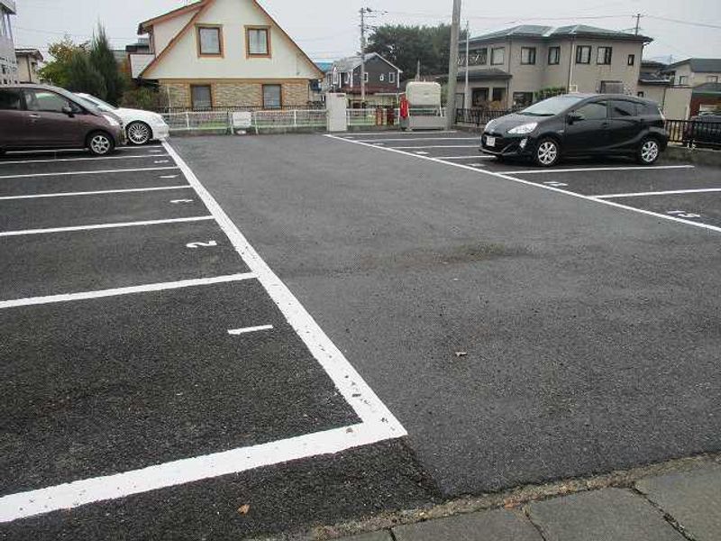レオパレスマ　メゾン 駐車場