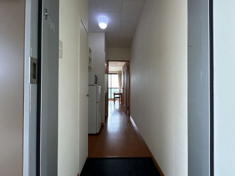 レオパレスハウゼブリューヘン 玄関