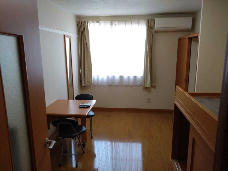 レオパレス四季 居間