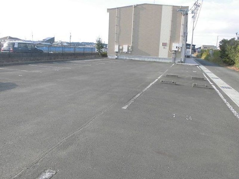 レオパレスすみよし 駐車場
