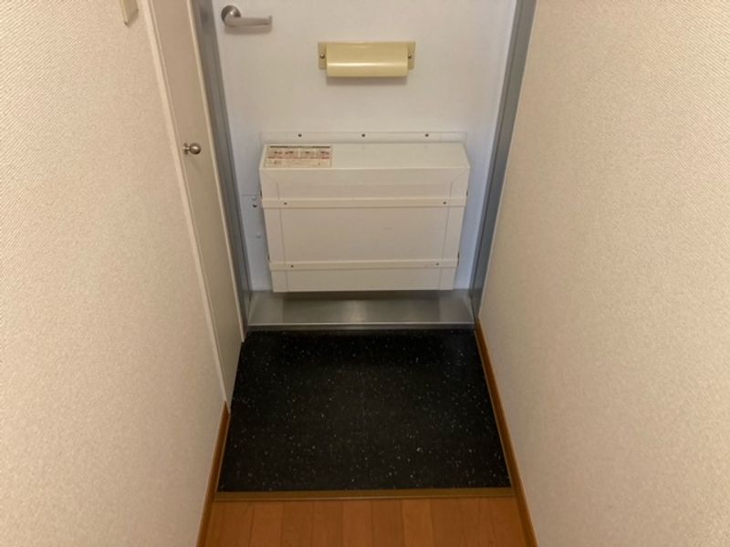 レオパレスシーザースパレス 玄関