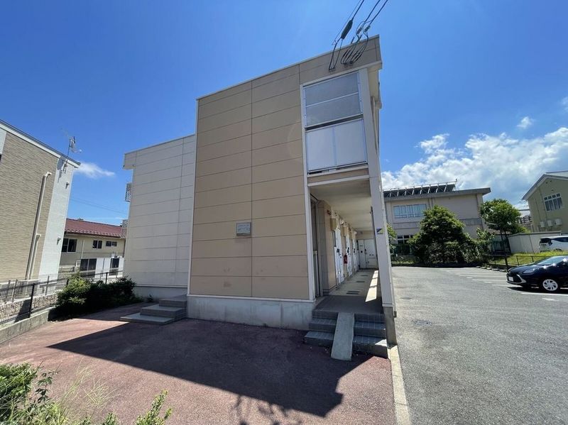 レオパレスポラリス エントランス