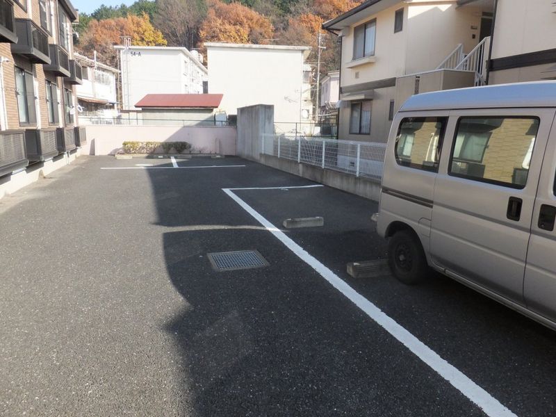 レオパレスサンシャインⅢ 駐車場