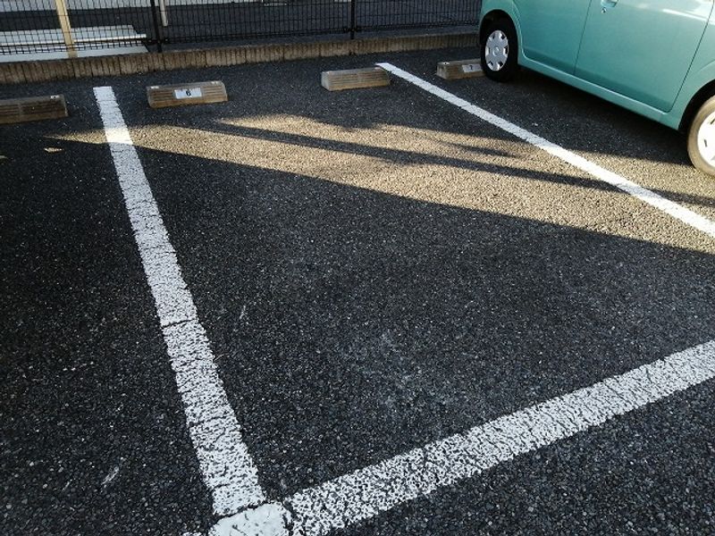 レオパレスジュネスⅤ 駐車場