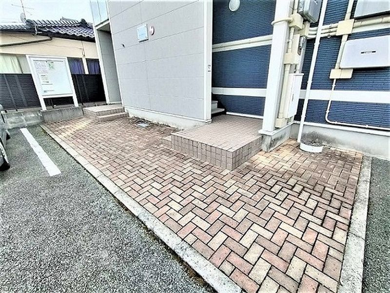 レオネクストメゾンメルヴェイユ エントランス