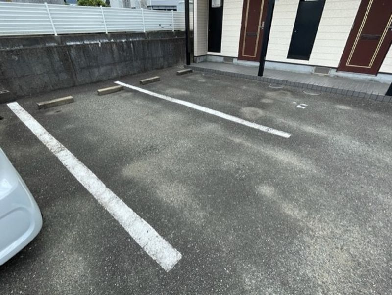レオパレス師岡 駐車場