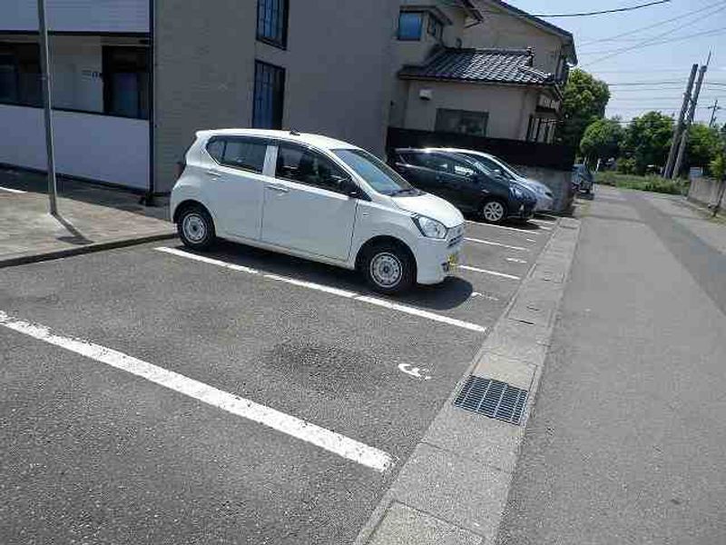 レオパレスＨＡＮＡ 駐車場