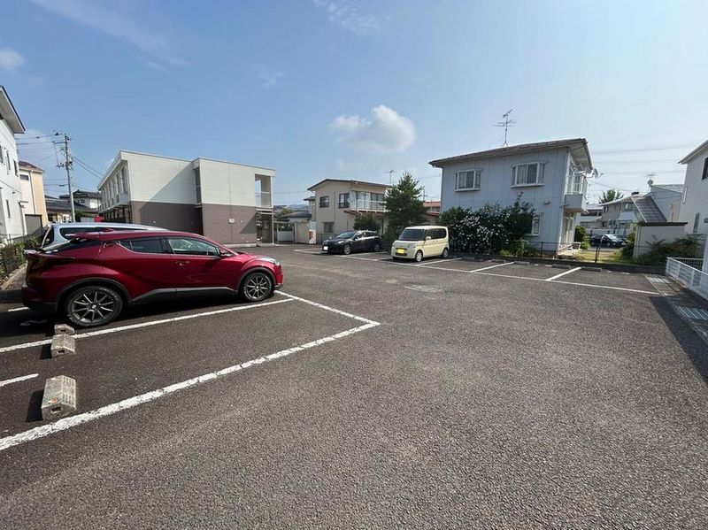 レオパレスコメットＢ 駐車場
