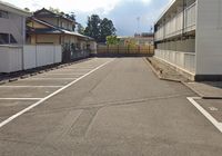 レオパレスフローラ 駐車場