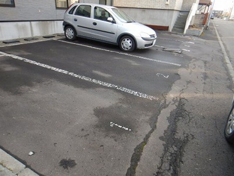 レオパレス栄 駐車場