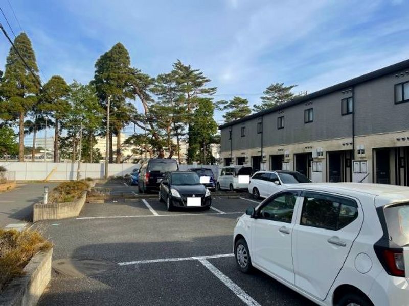 レオパレスクレインヒルズ 駐車場
