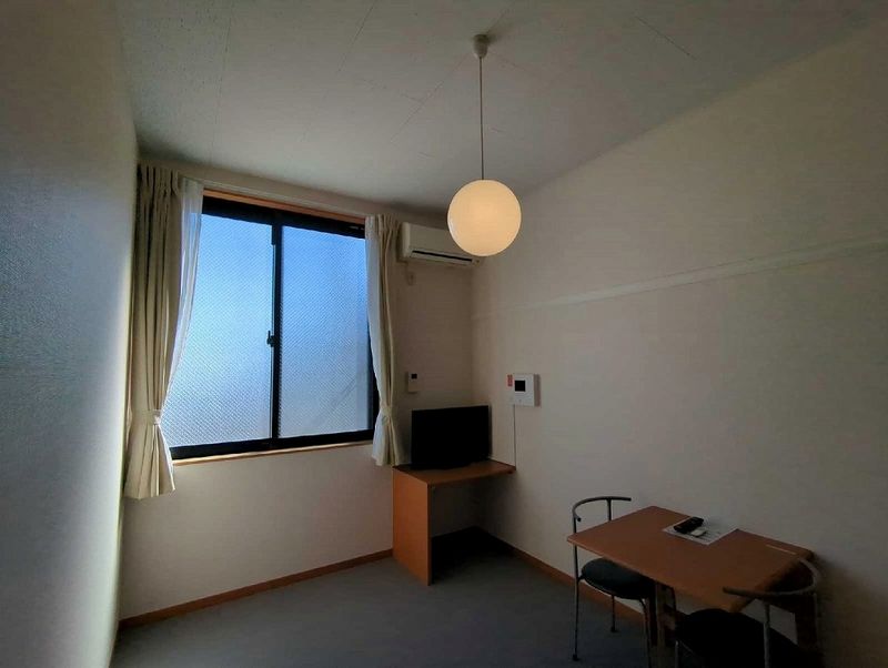 レオパレスかたくり 居間