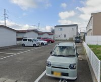 レオパレスエルスドワール 駐車場