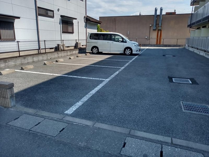 レオパレス甲府塩部 駐車場