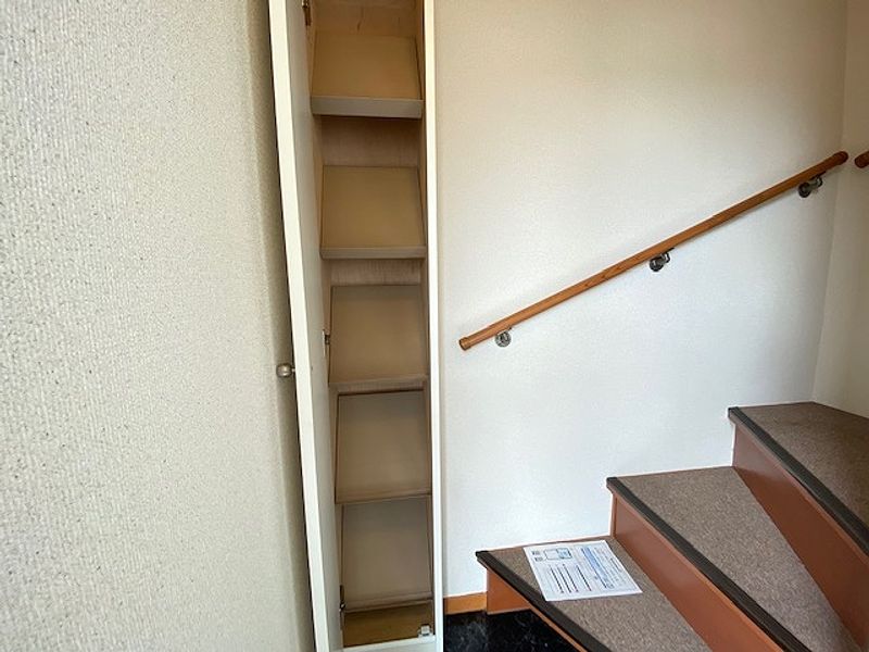 レオパレスアスカ 玄関