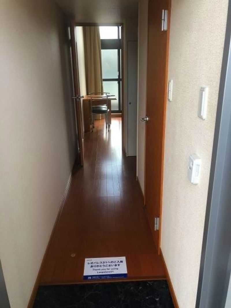 レオパレスブライトサニーハウス 玄関
