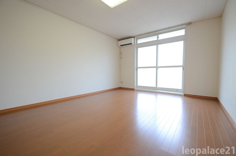 leopalace Futsukaichi Chuo 客厅