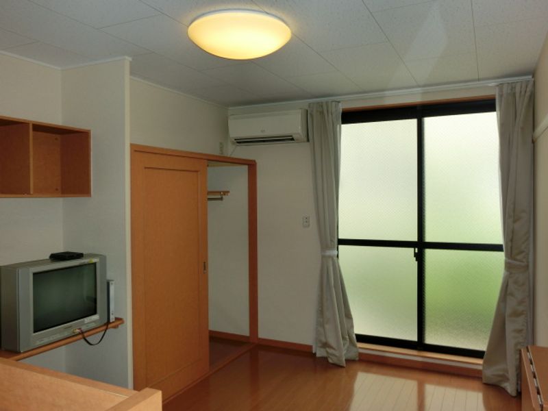 レオパレス瀬戸品野 居間