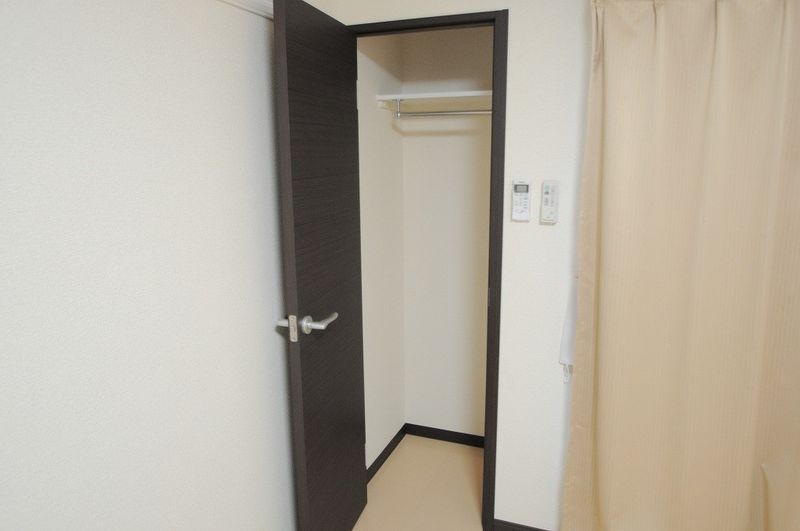 レオネクストシモイフク 収納