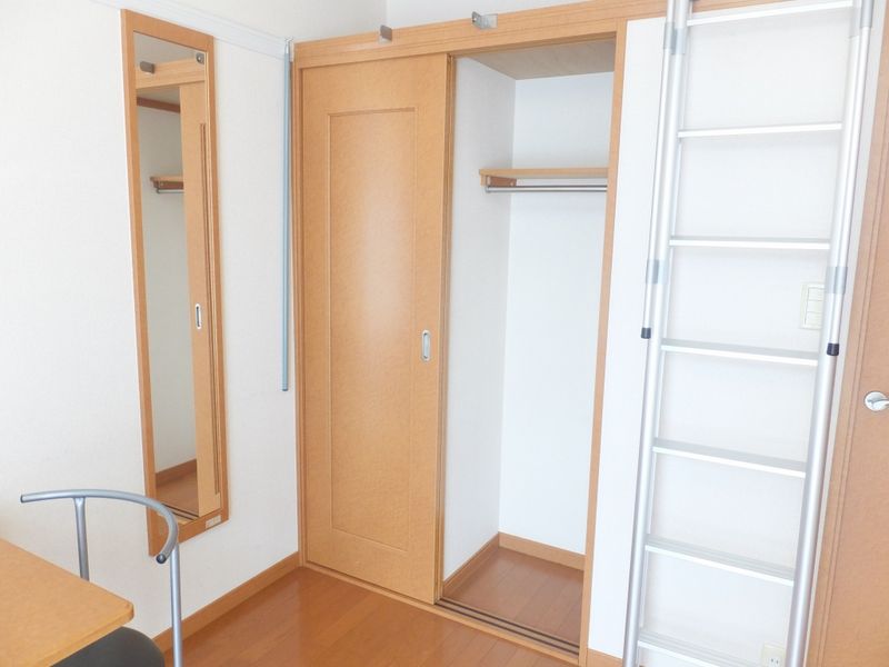 レオパレスイグレック 収納