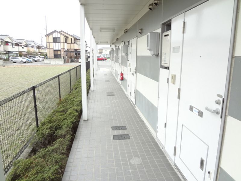 レオパレスウィン 玄関
