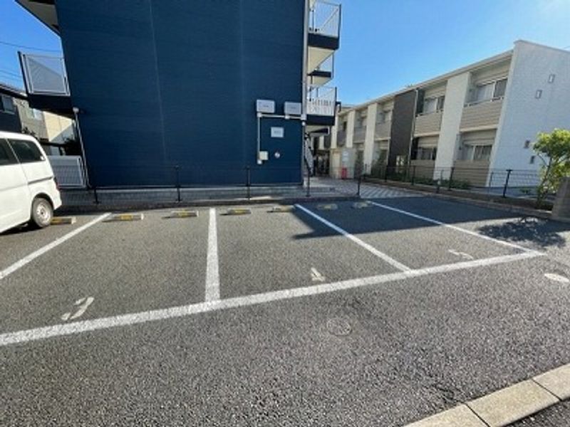 レオパレススカイアーク 駐車場