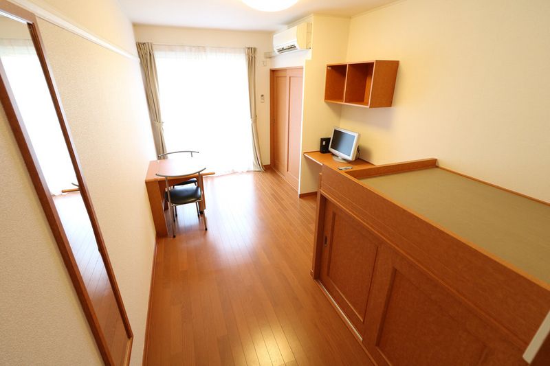 レオパレスメルシー市場 居間