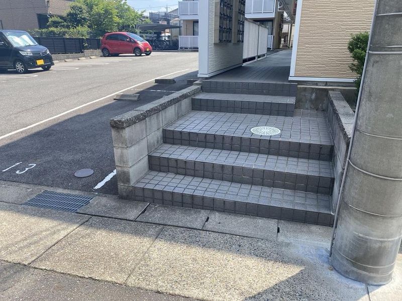 レオパレス高島 エントランス