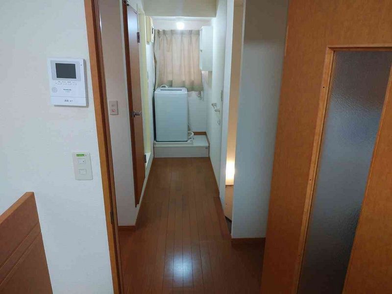 レオパレス光の森 玄関
