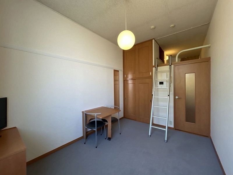 レオパレスピュア 居間