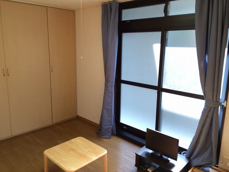 レオパレス舘町 居間