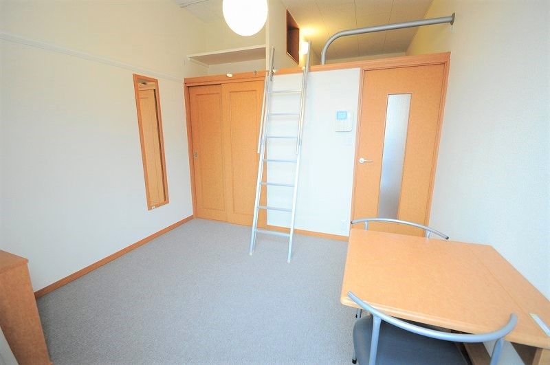 レオパレス北条口 居間