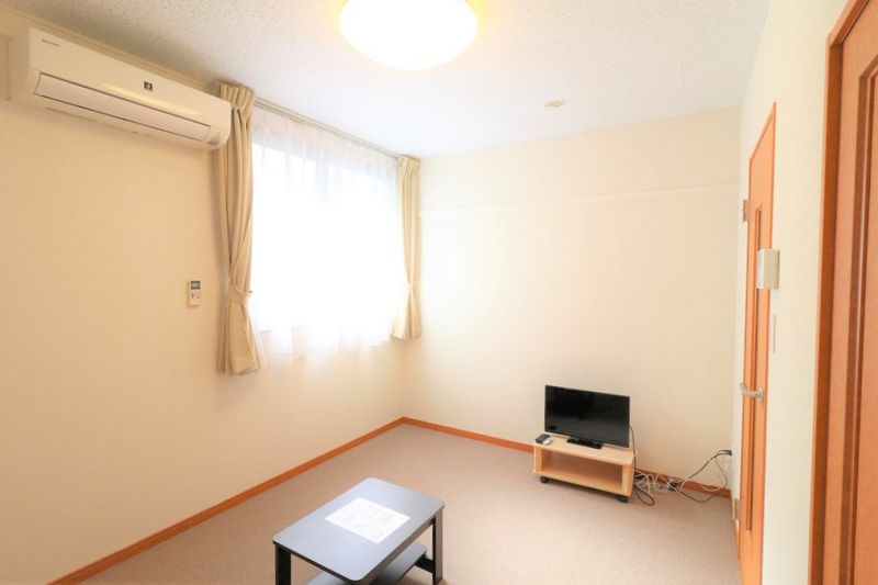 レオパレス西陣 居間