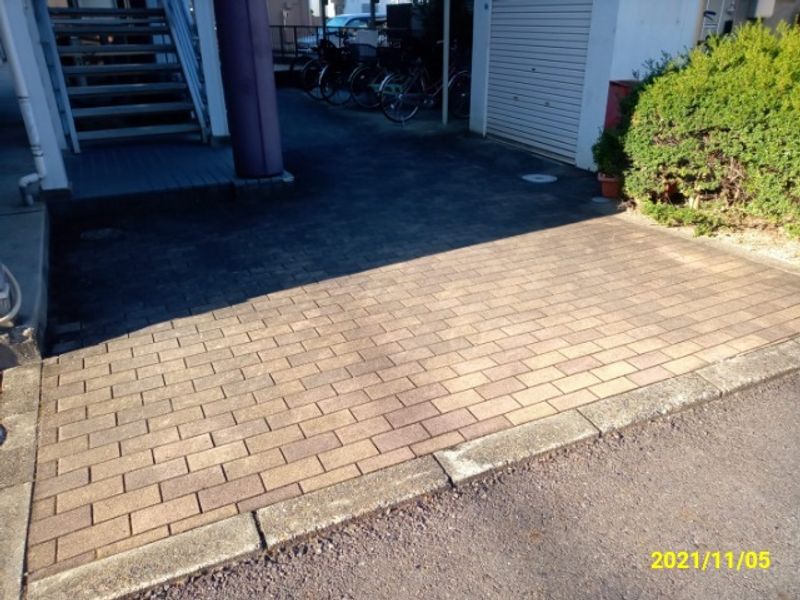 レオパレス稚児宮通 エントランス