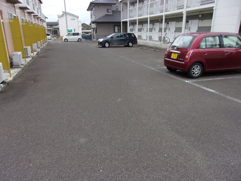 レオパレス福島北Ⅱ 駐車場
