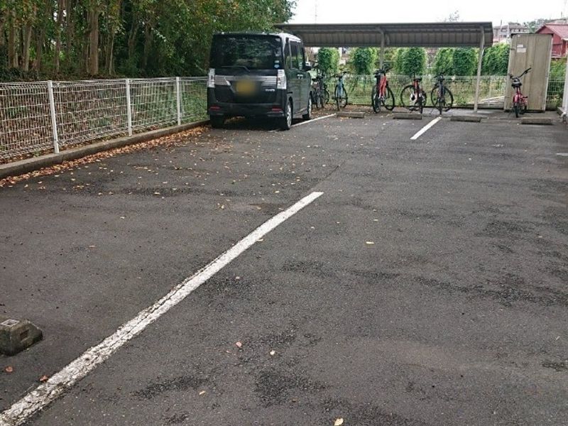 レオパレスヴェルデュール 駐車場
